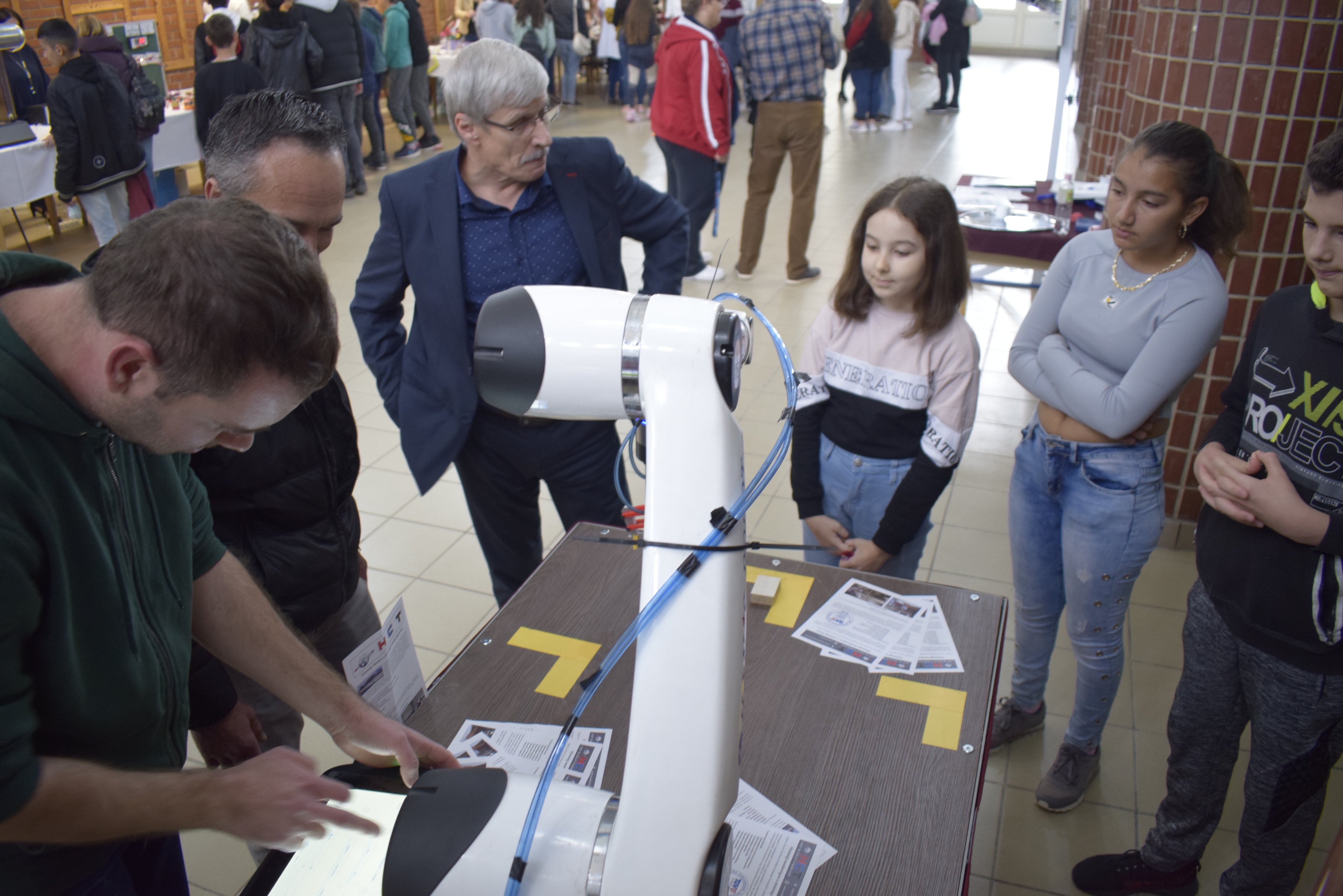 Ipari robot automata hegesztési folyamat közben
